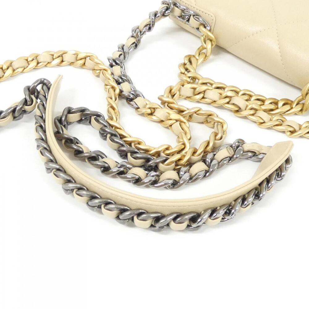 CHANEL Cream Wallet - Picture 4 of 8
